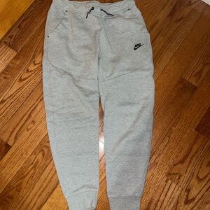 Nike tech fleece gray sweatpants size medium men’s